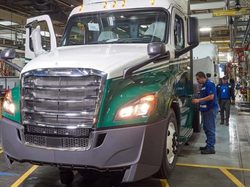 Daimler Paccar Join Rivals In Suspending Truck Production Images, Photos, Reviews