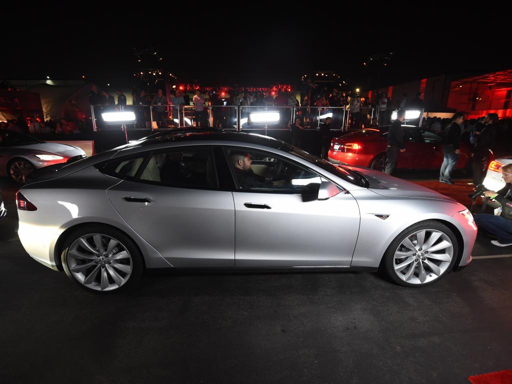 Tesla Model S Vs Snowmobile Elon Musk Tweets Video Showing