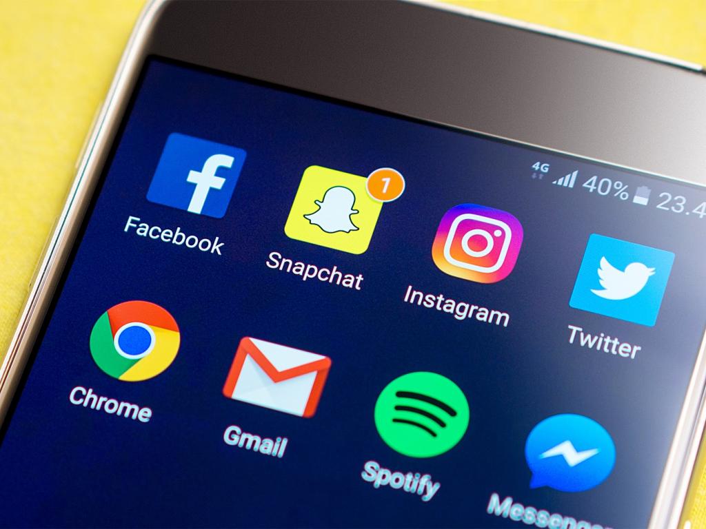 Time Warner pens deal with Snapchat to produce exclusive shows Time Warner pens deal with Snapchat to produce exclusive shows