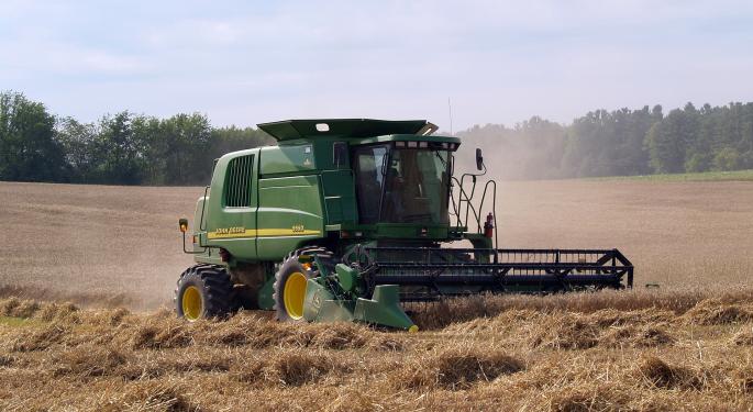 Deere Reports Q3 Earnings Miss, Cuts Guidance