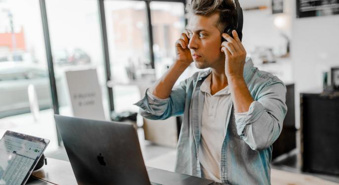 Slack To Integrate With Microsoft Teams For Cross-Platform Calls
